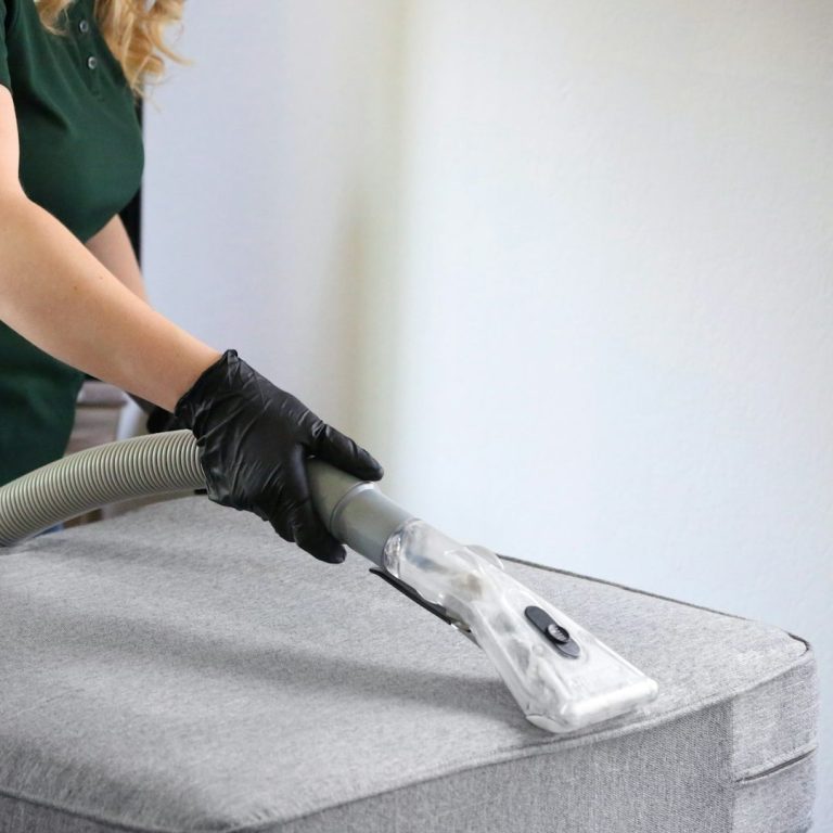 Polsterreinigung in Gera – gründlich gegen Flecken, Staub und Gerüche auf Sofas, Stühlen und Matratzen. Polsterreinigung in Gera – saubere Sofas und Matratzen mit Trockendampf